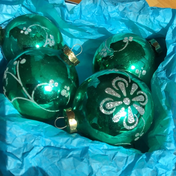 Vintage Green embossed Ornaments - Picture 1 of 4